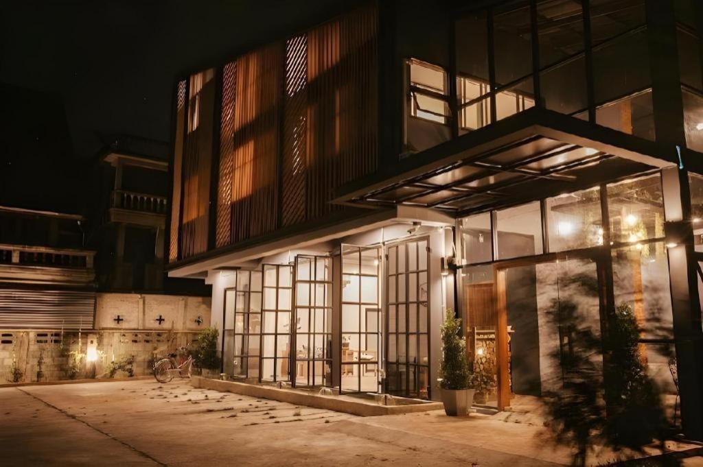 Hug Inn Phrae Exterior photo